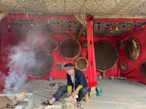 Mot nghe nhan nguoi dan toc Dao do lam nghe trong nem truyen thong nhieu doi